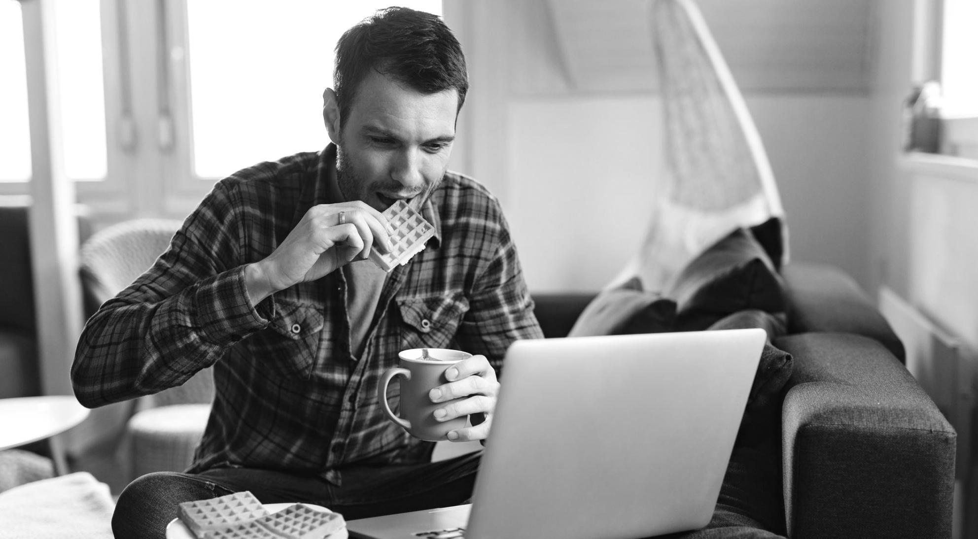 Comparación de estrategias tradicionales versus modernas en analítica